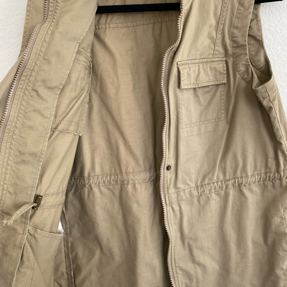 Liz Claiborne Utility Cargo Safari Barn Tan Vest Size 4 / Small Casual Fall - Picture 7 of 7
